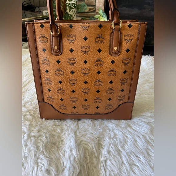 NWOT MCM AREN SAC BOOK TOTE - Picture 3 of 15